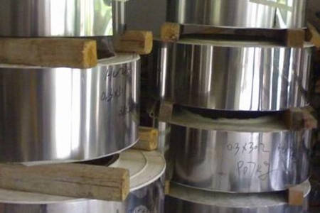 304不銹鋼帶帶磁的原因是什么？受高溫影響！